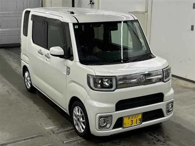 Toyota Pixis Mega LA710A 2018
